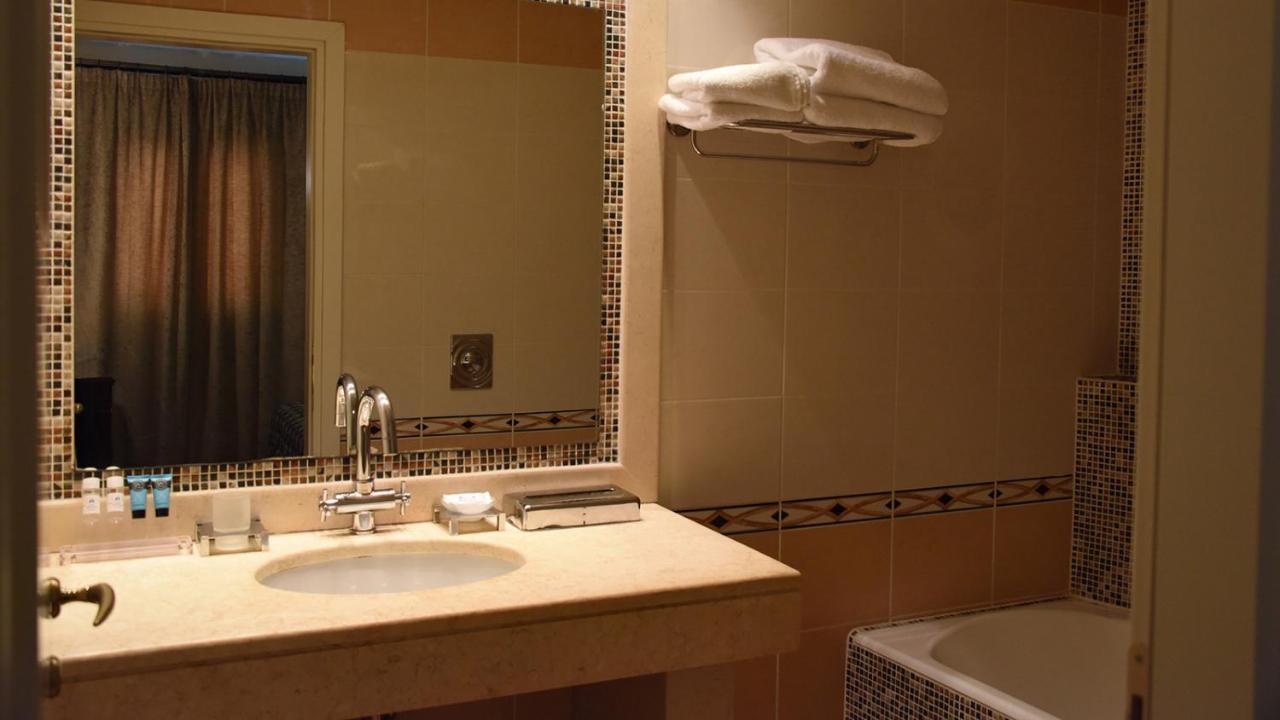 Dionisos Hotel Larissa Extérieur photo