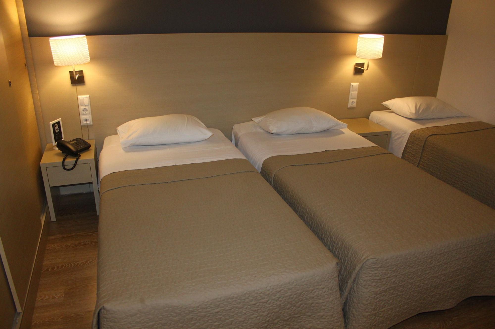 Dionisos Hotel Larissa Extérieur photo